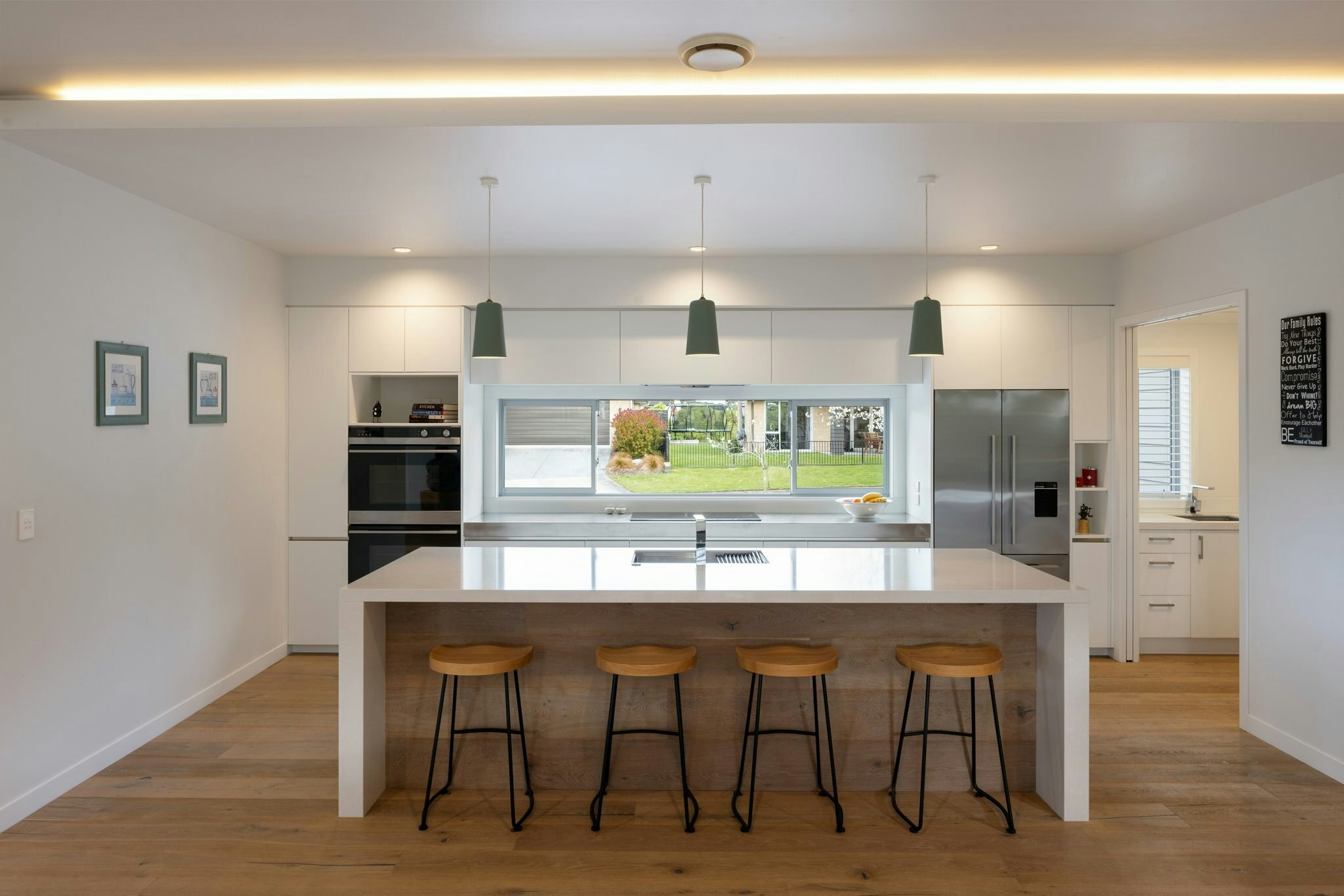 40 web or mls in House AR5 6882