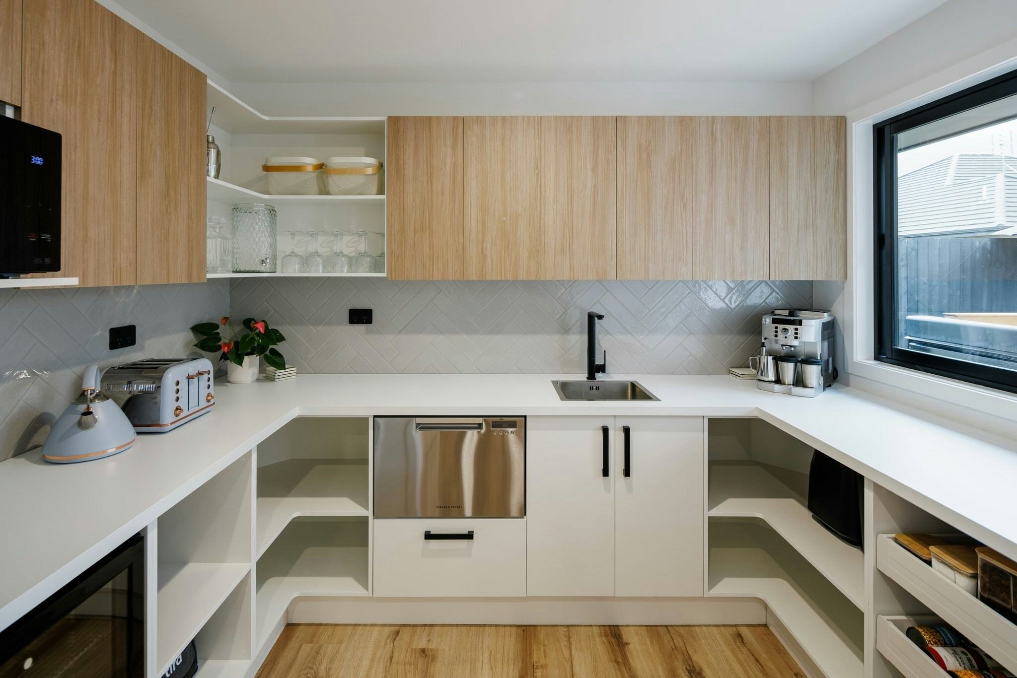 40 web or mls in House AR5 8458