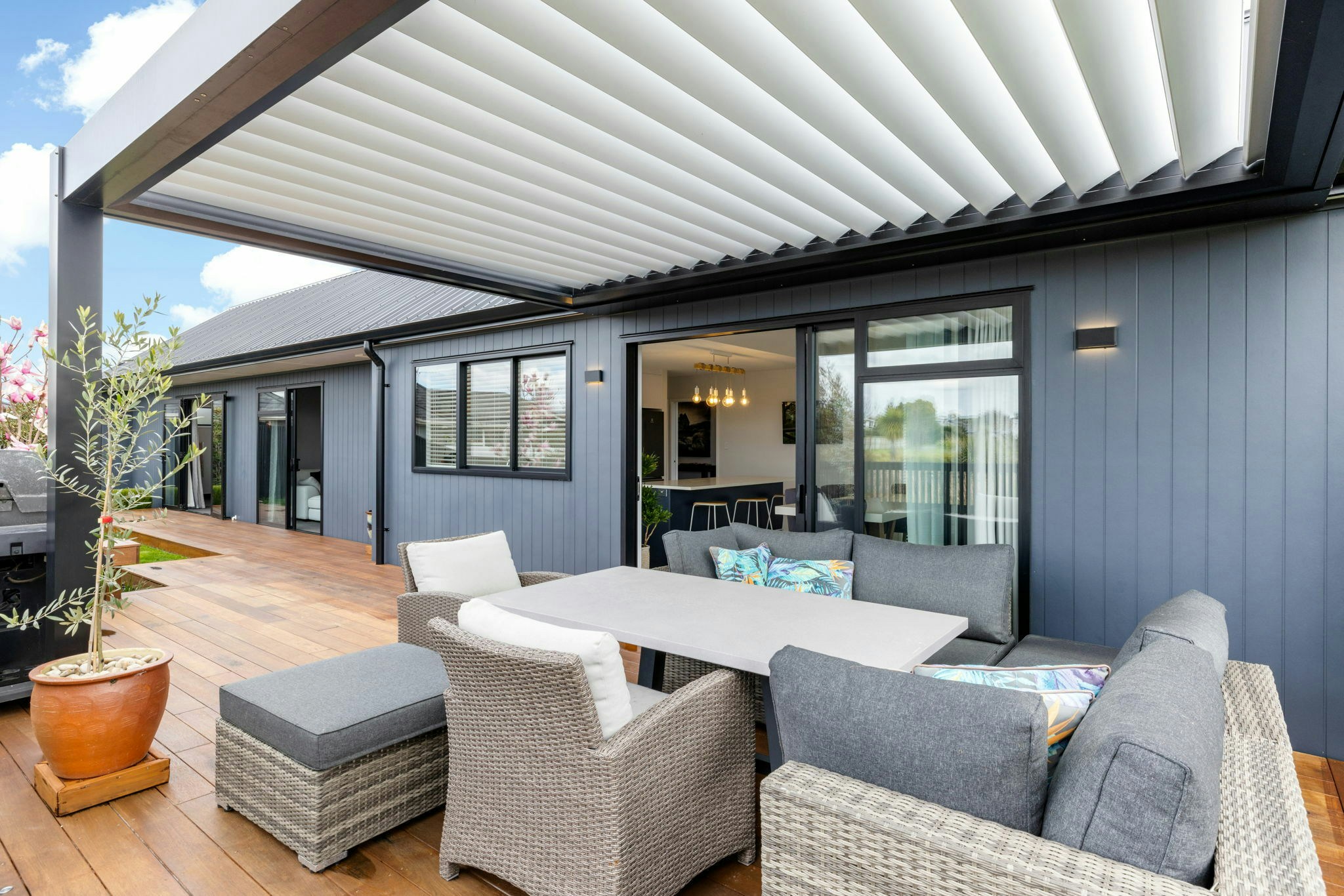 41 web or mls in House SR5 7169