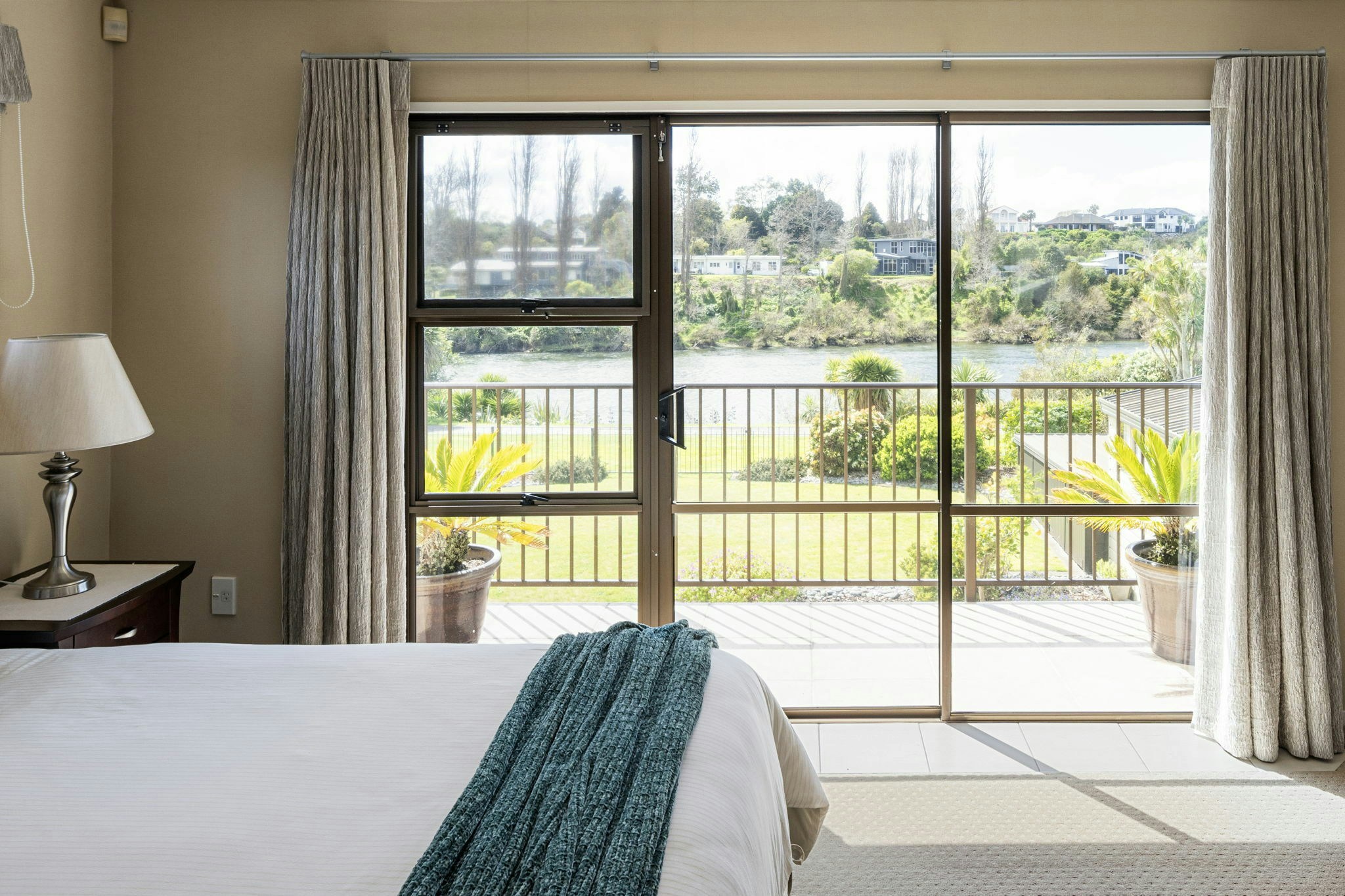 42 web or mls in House AR5 4785