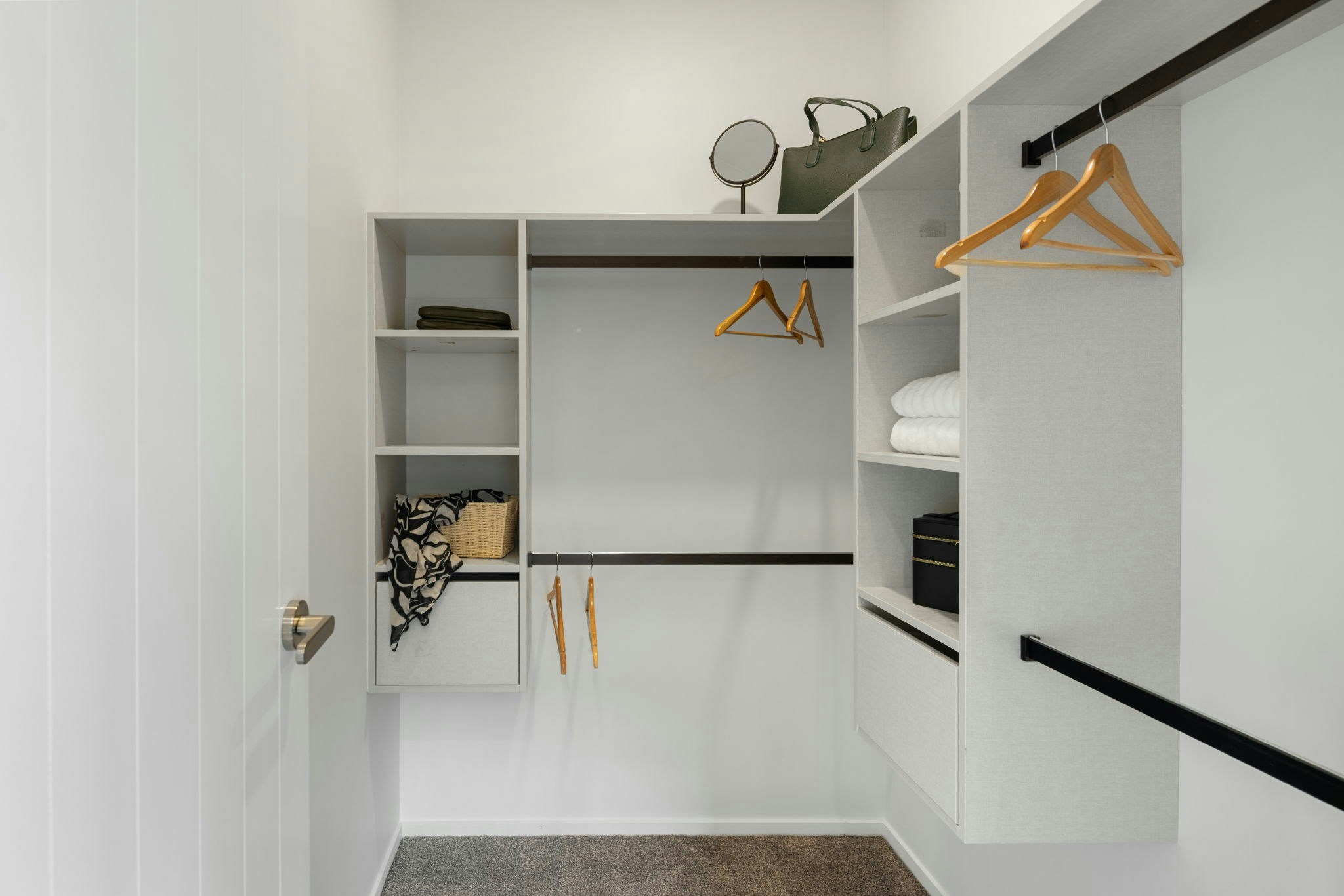 42 web or mls in House AR5 5833