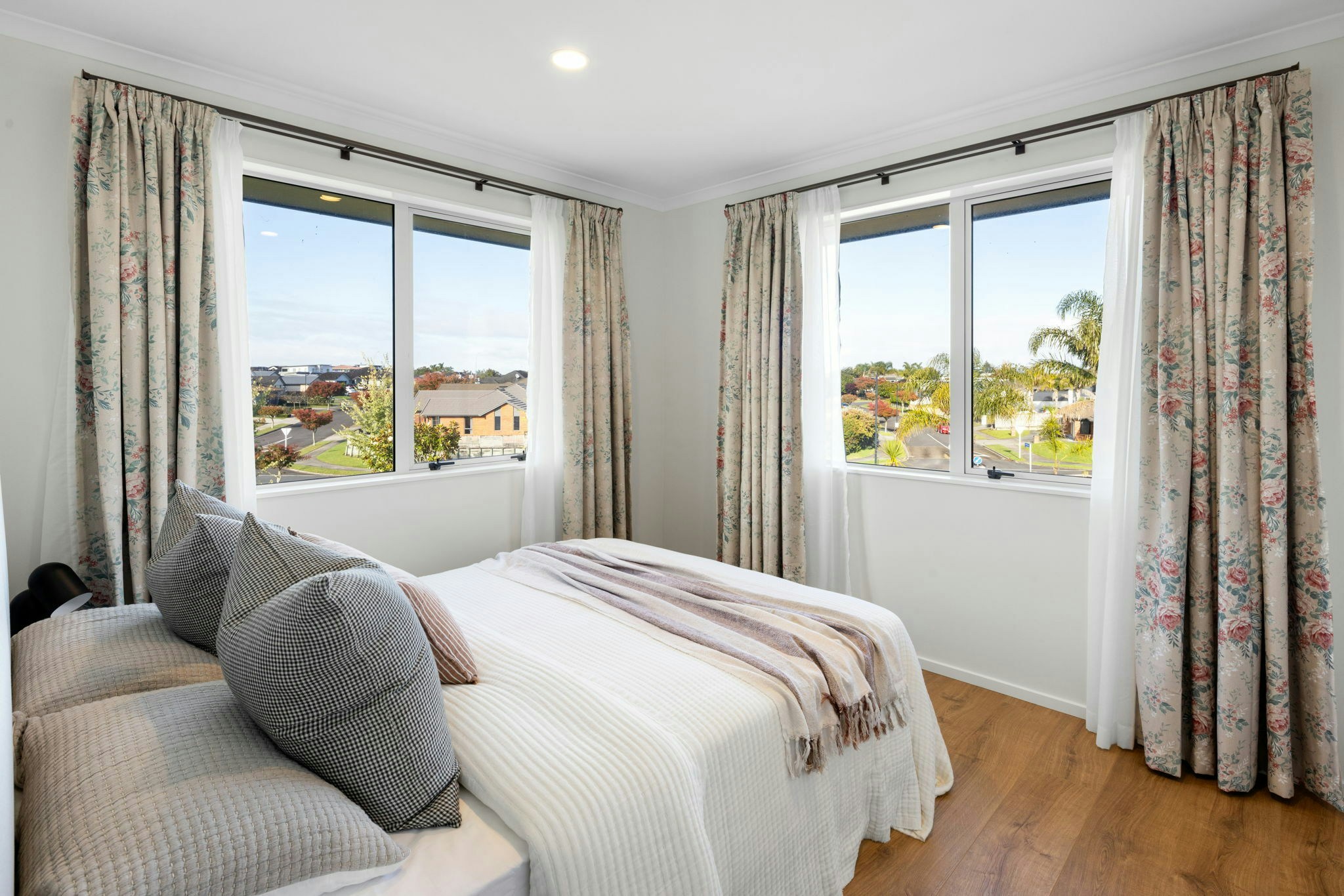 42 web or mls in House AR5 7663