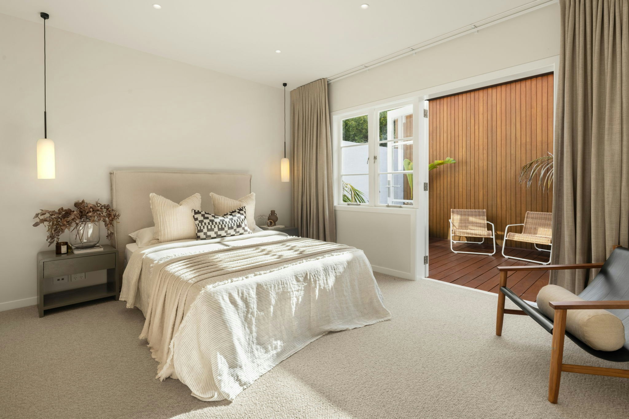 42 web or mls in House AR5 9006