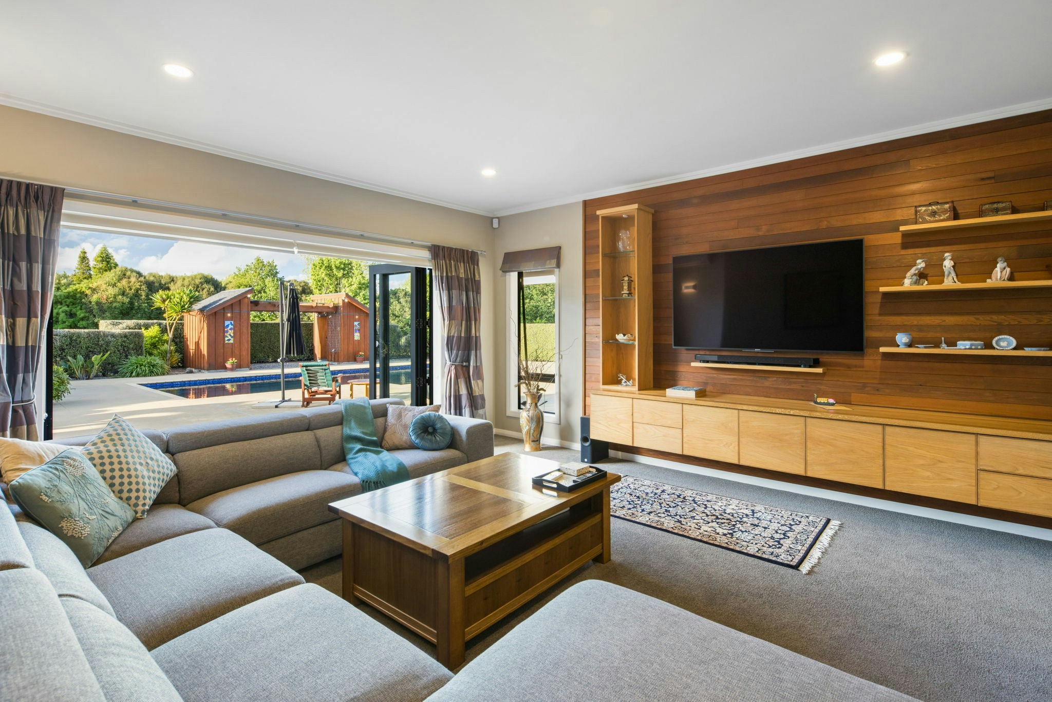 42 web or mls in House AR5 9732