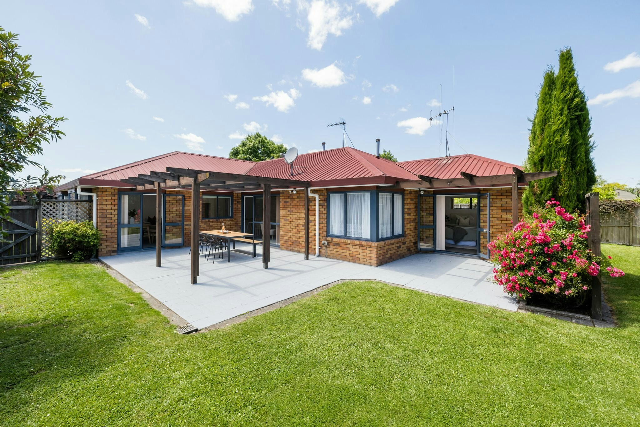 42 web or mls in House SR5 8994