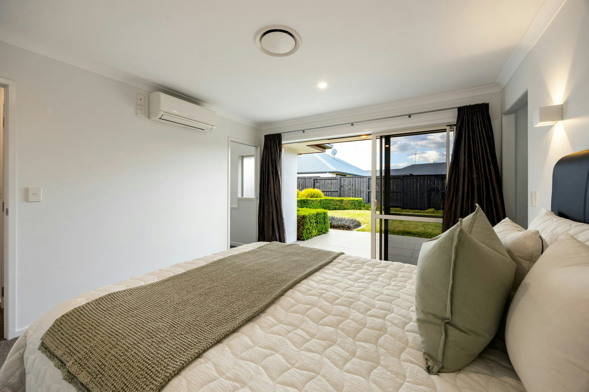 43 web or mls in House AR0 8200