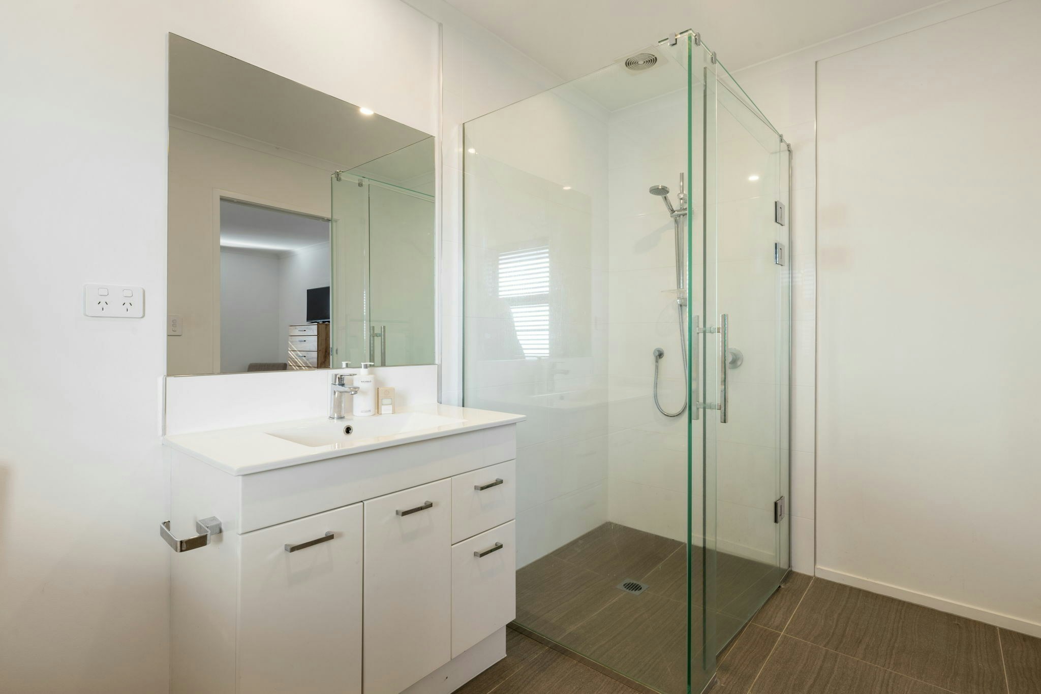 43 web or mls in House SR5 0589