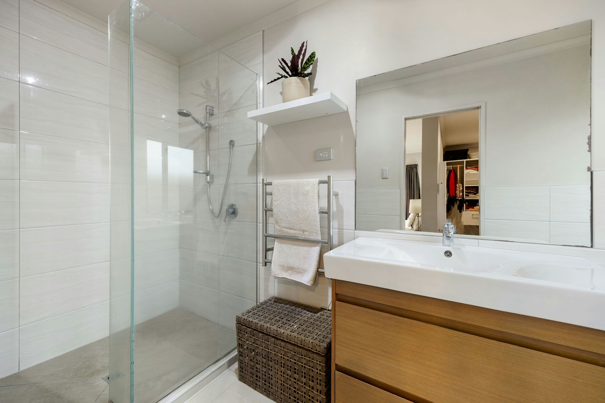 44 web or mls in House AR0 1454