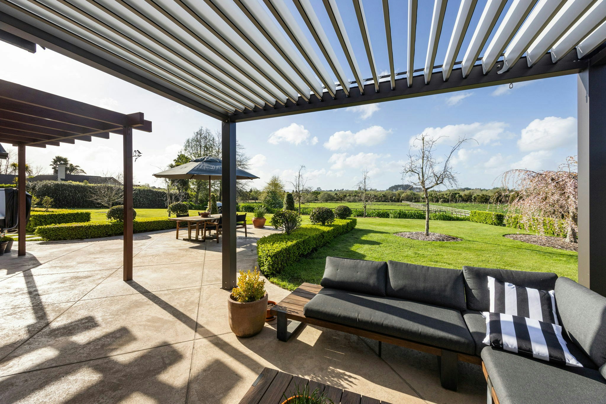 44 web or mls in House AR0 8399