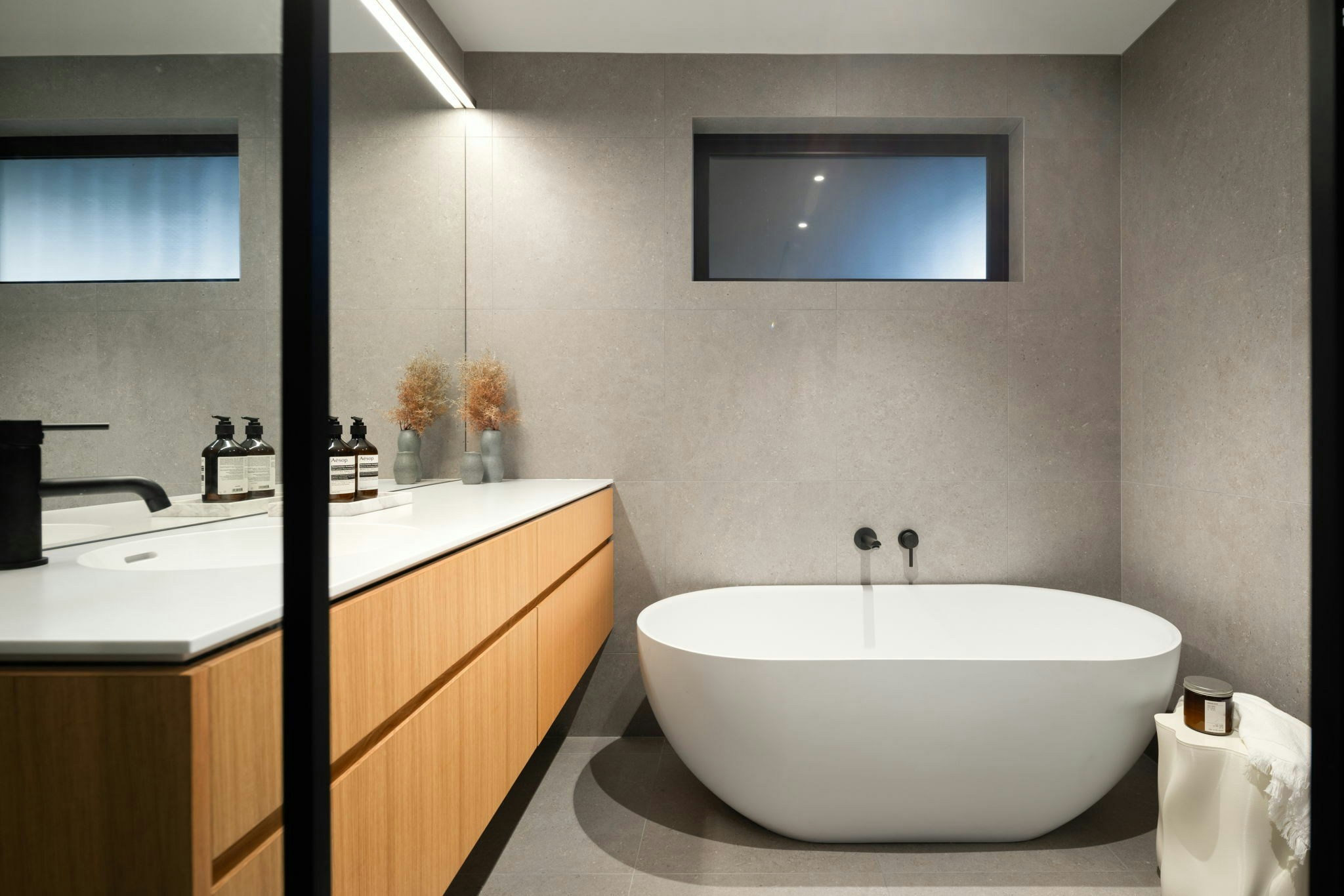 44 web or mls in House Aaron Radford 6712