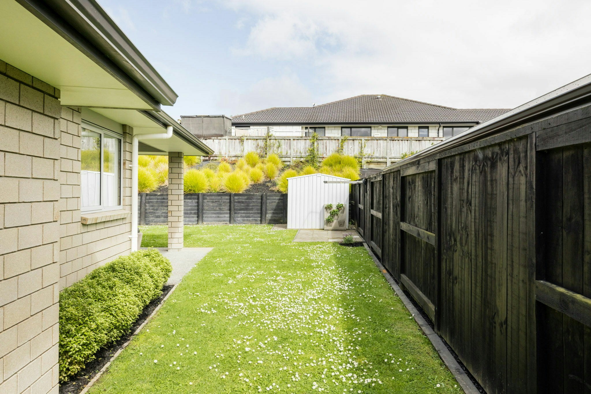 48 web or mls 5 in House SR5 9654