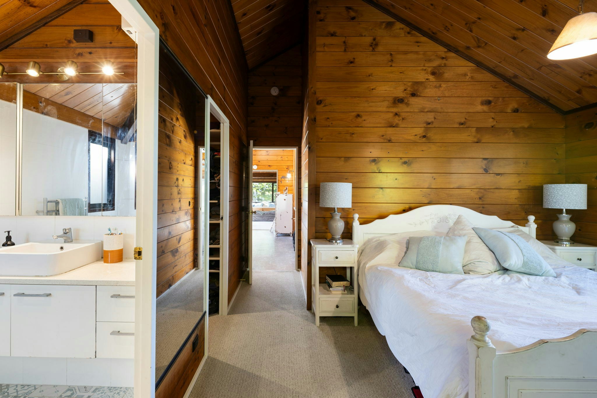 48 web or mls in House AR5 9921