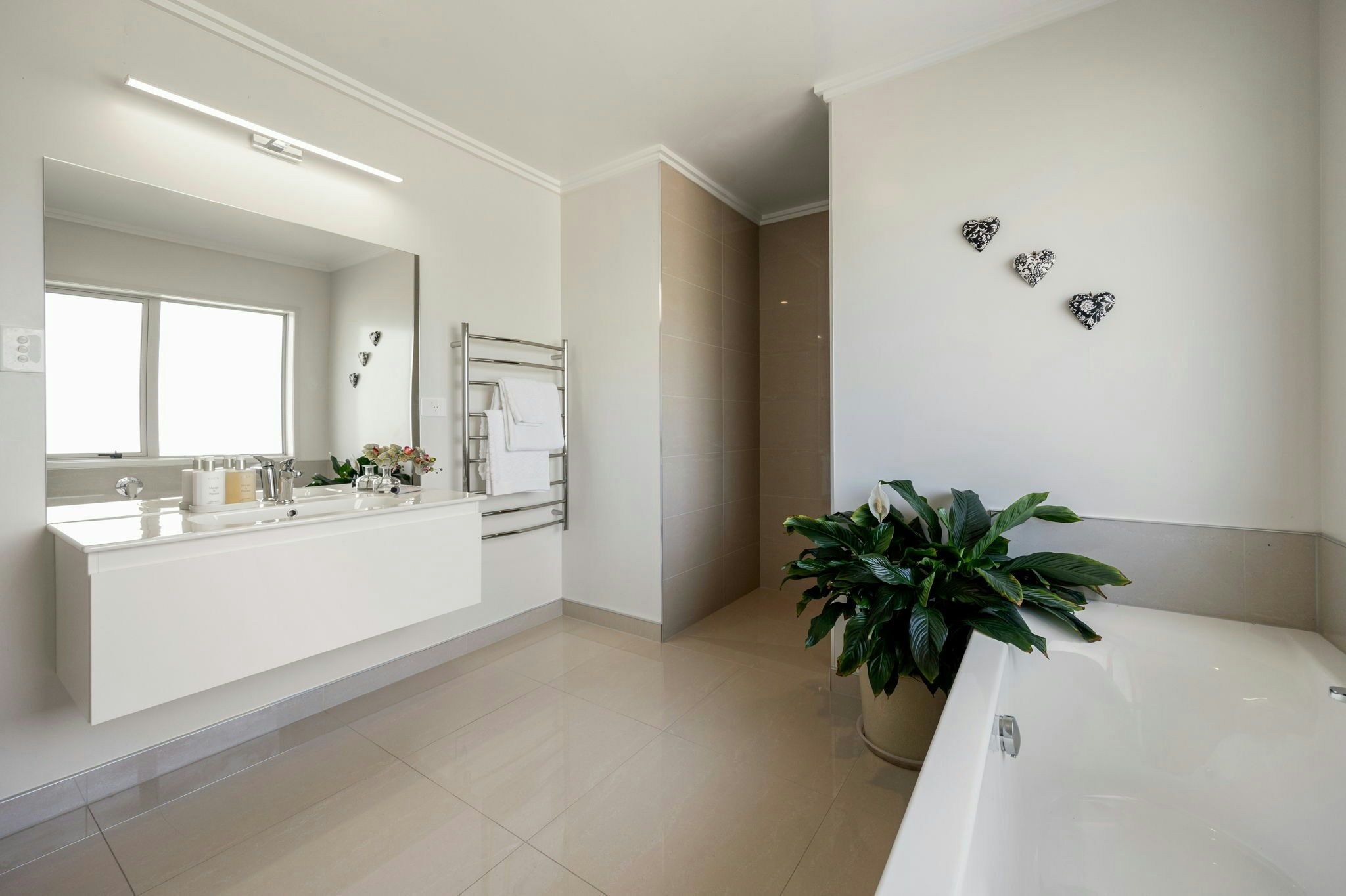 49 web or mls in House AR0 3410