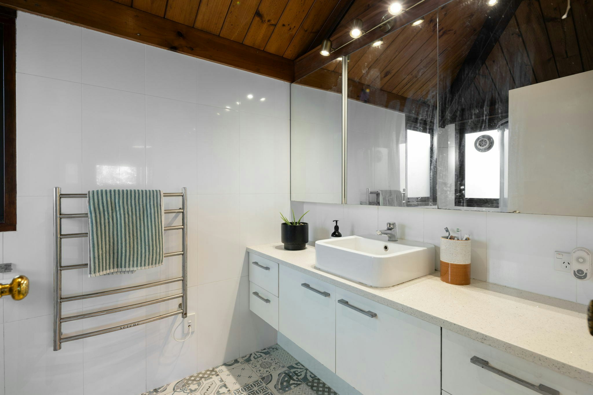 49 web or mls in House AR5 9925