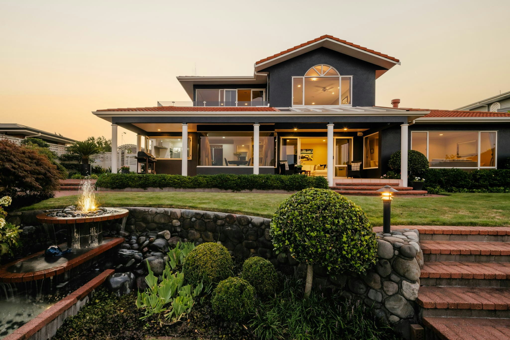 5 web or mls in House AR5 2744