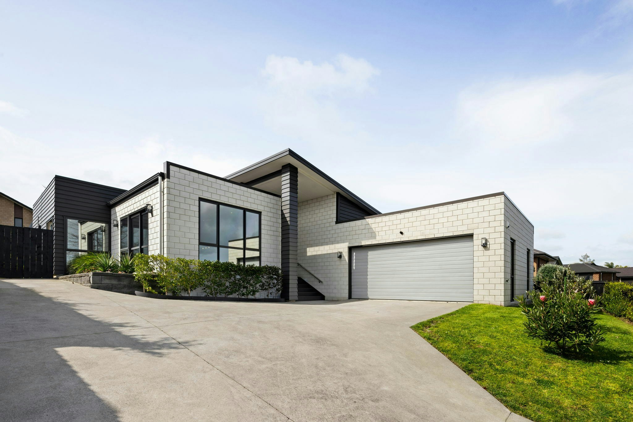 5 web or mls in House AR5 7354