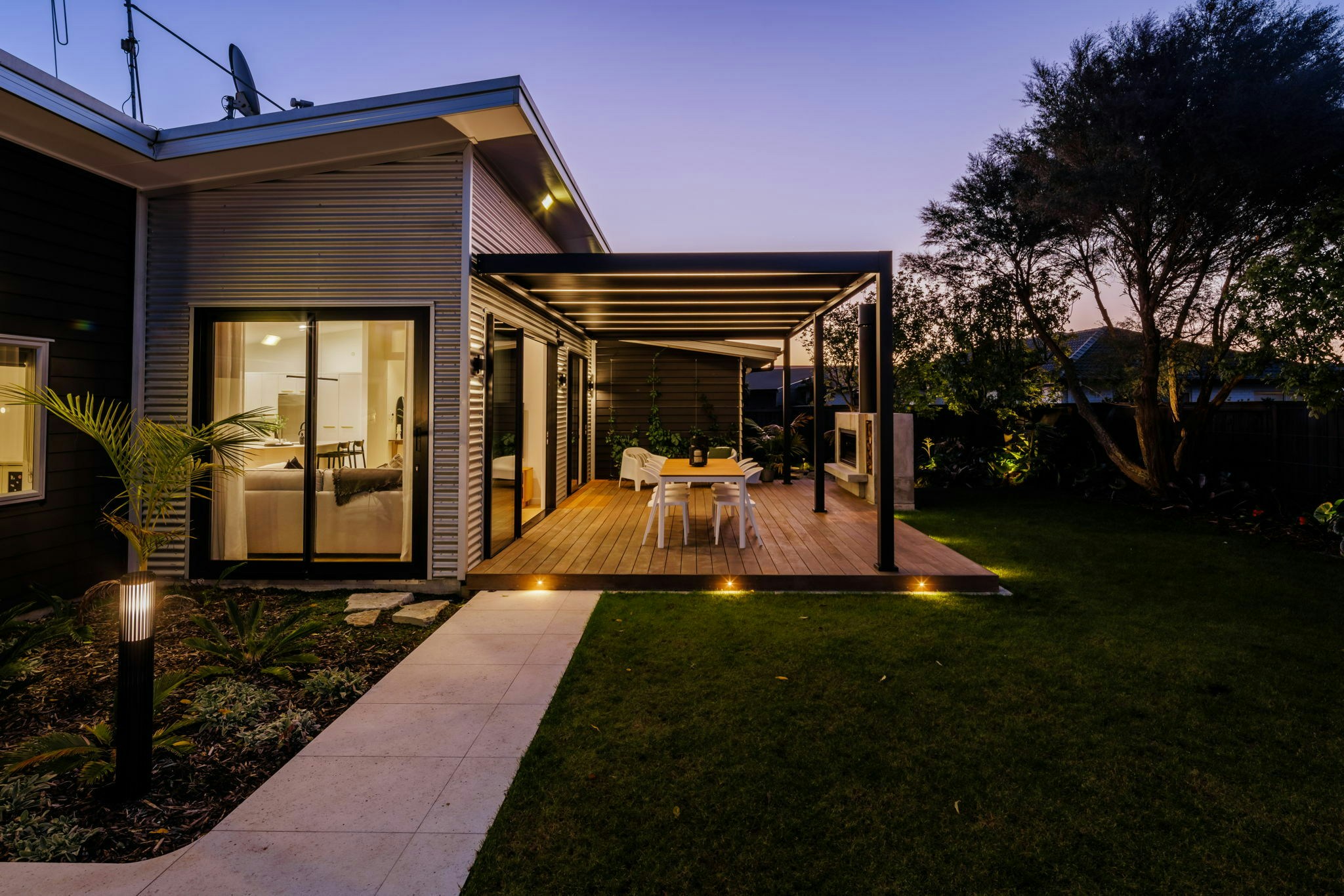 5 web or mls in House AR5 8056