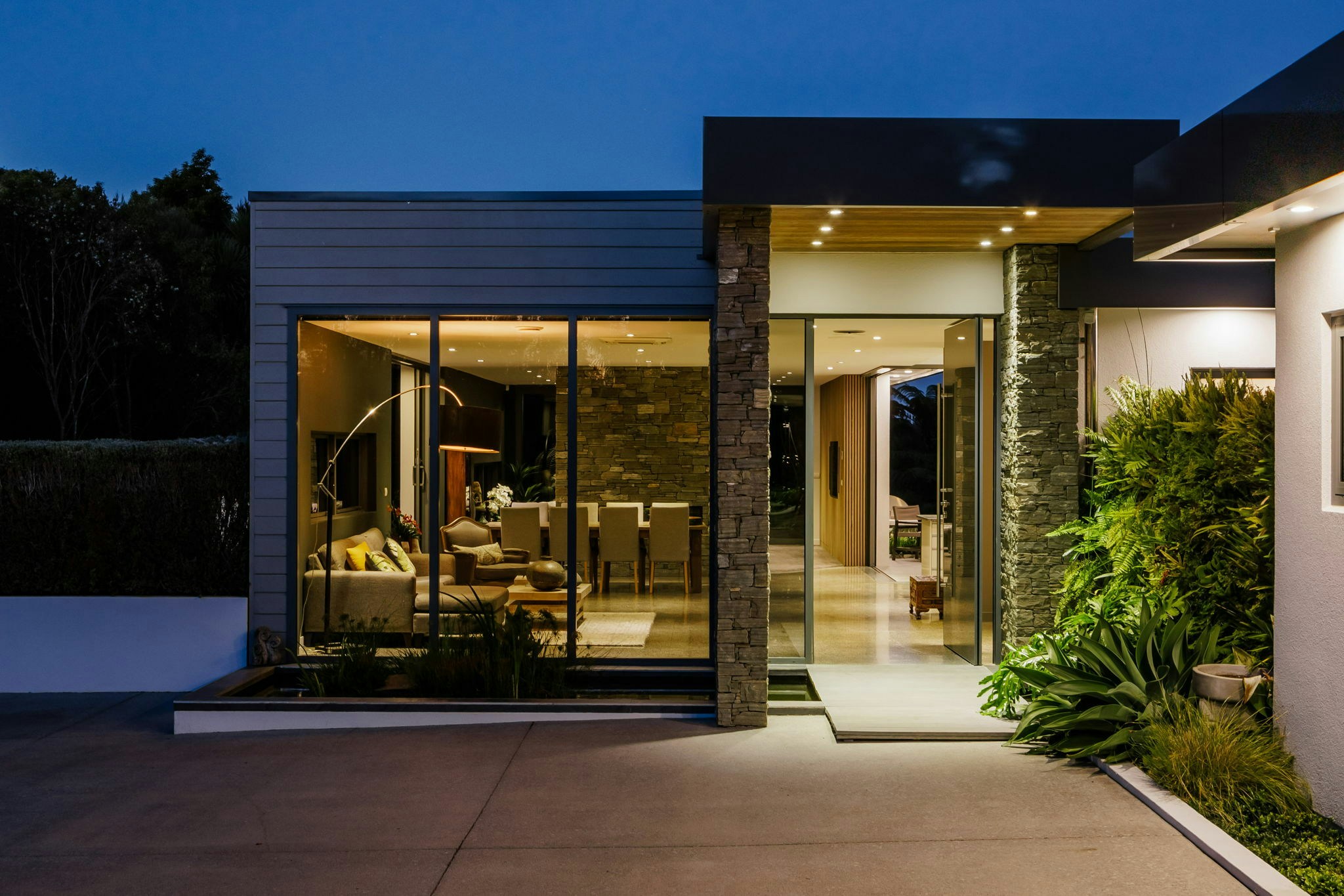 5 web or mls in House AR5 8614