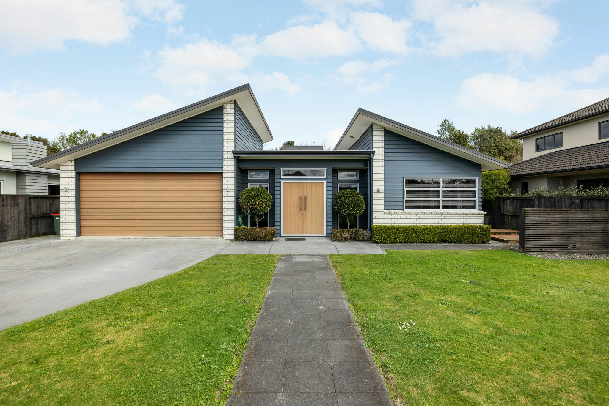 5 web or mls in House SR5 0959