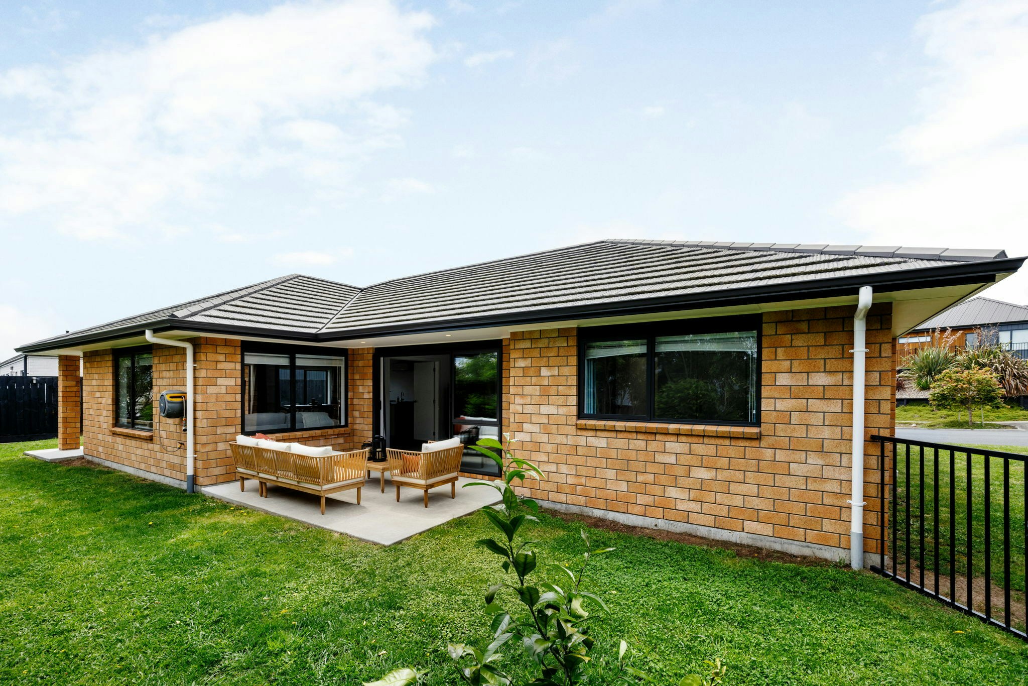 5 web or mls in House SR5 7469