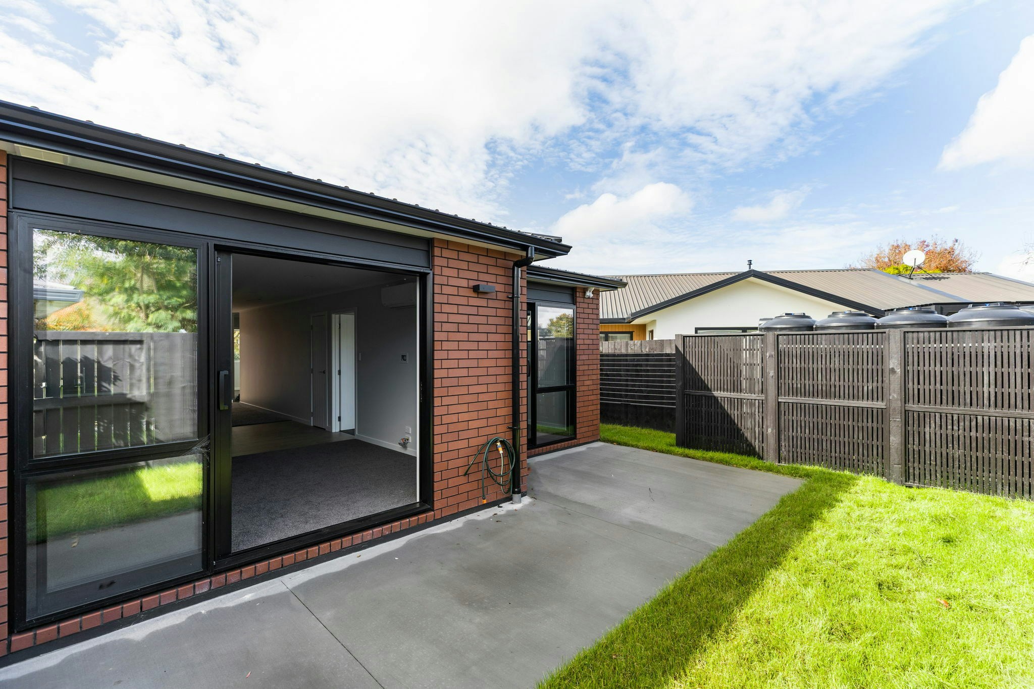 5 web or mls in House SR6 3972