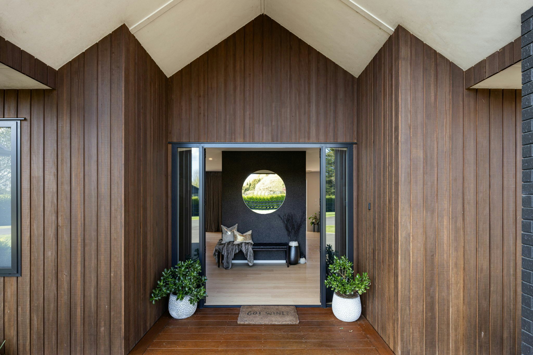 50 web or mls in House AR5 5753