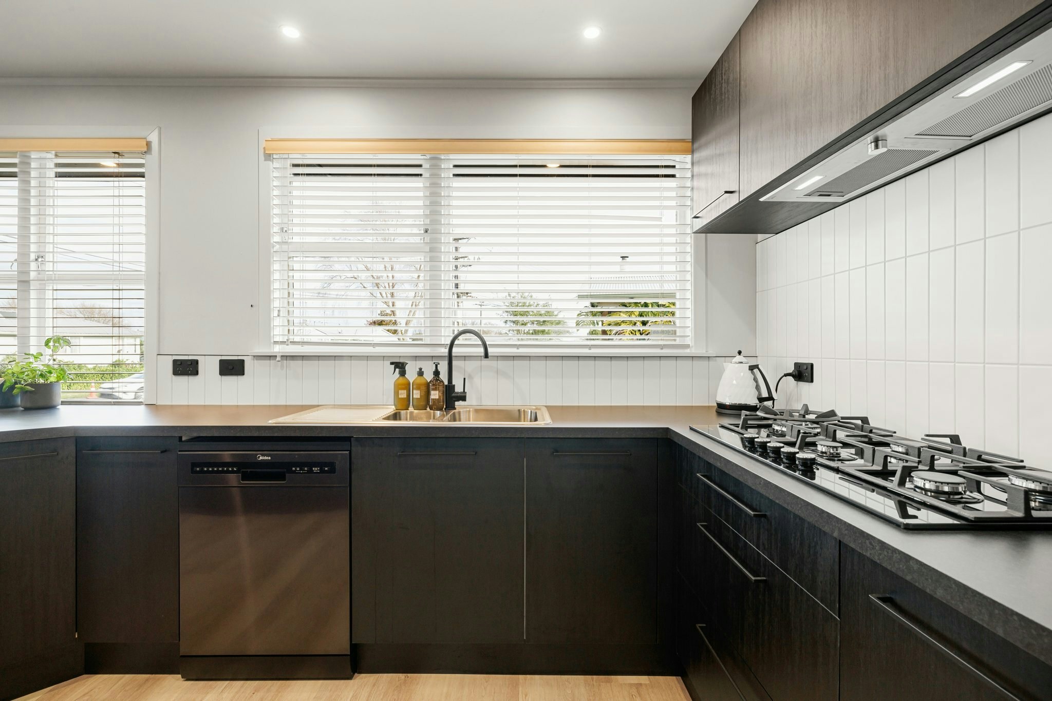 50 web or mls in House SR5 7480