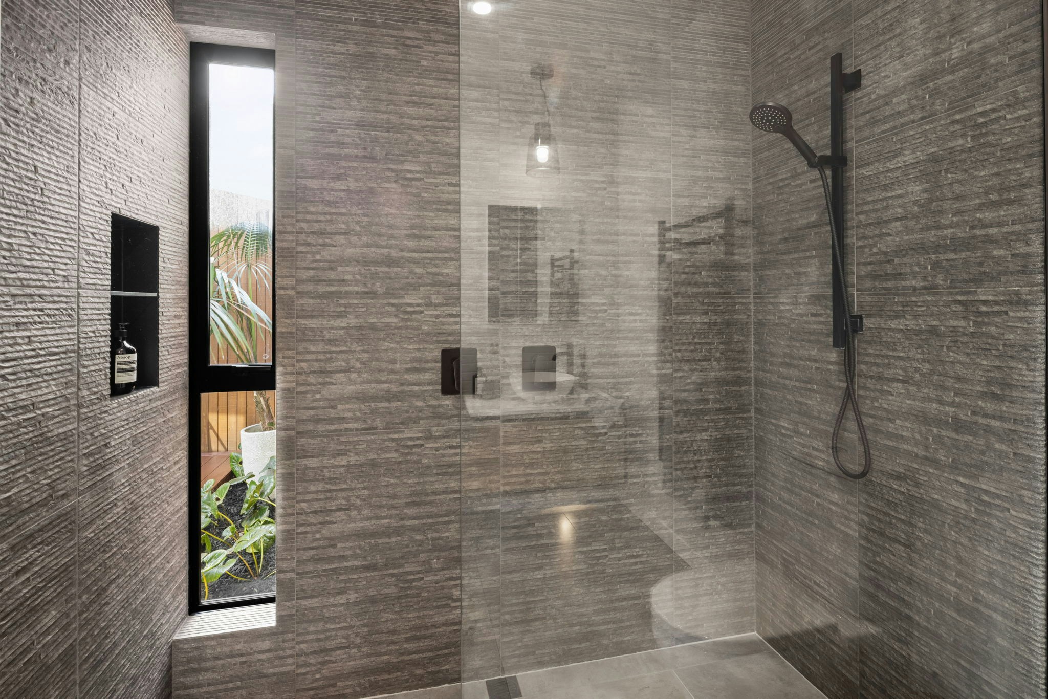 52 web or mls in House AR5 9071