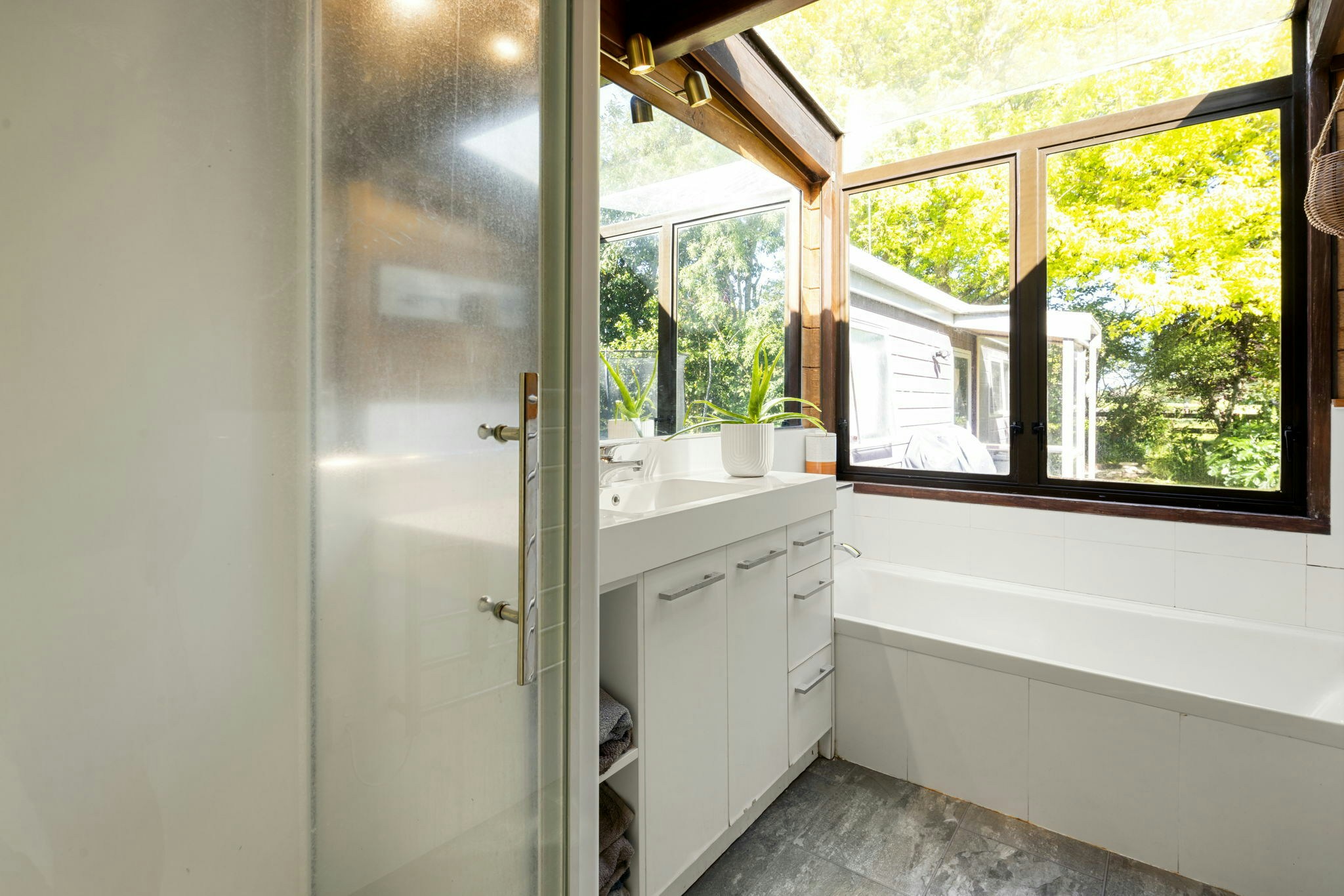 56 web or mls in House AR5 9831