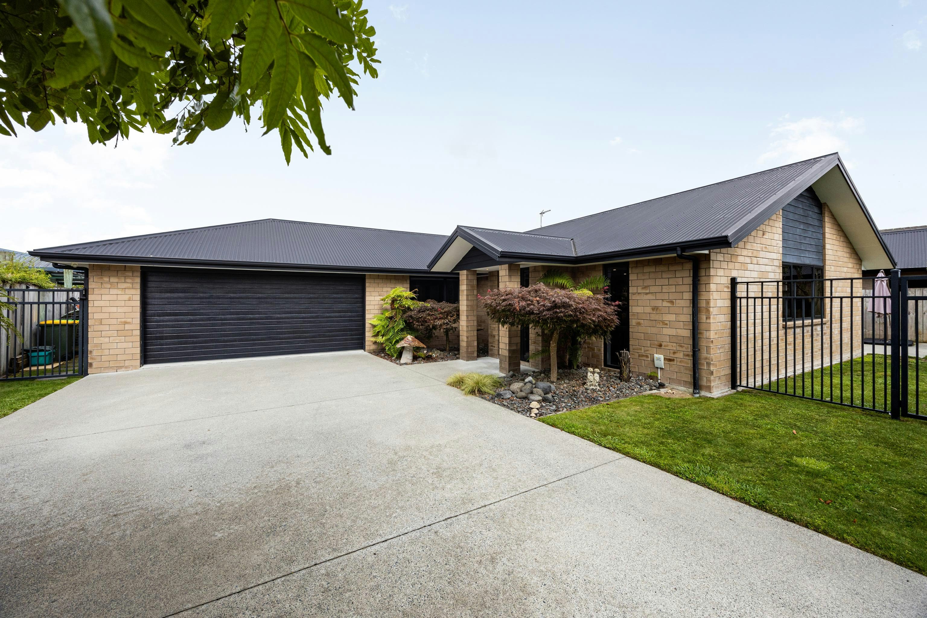 6 print in House AR0 7884