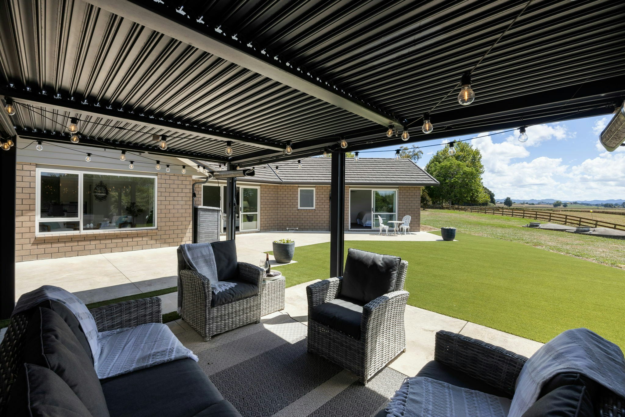 6 web or mls in House AR0 3570