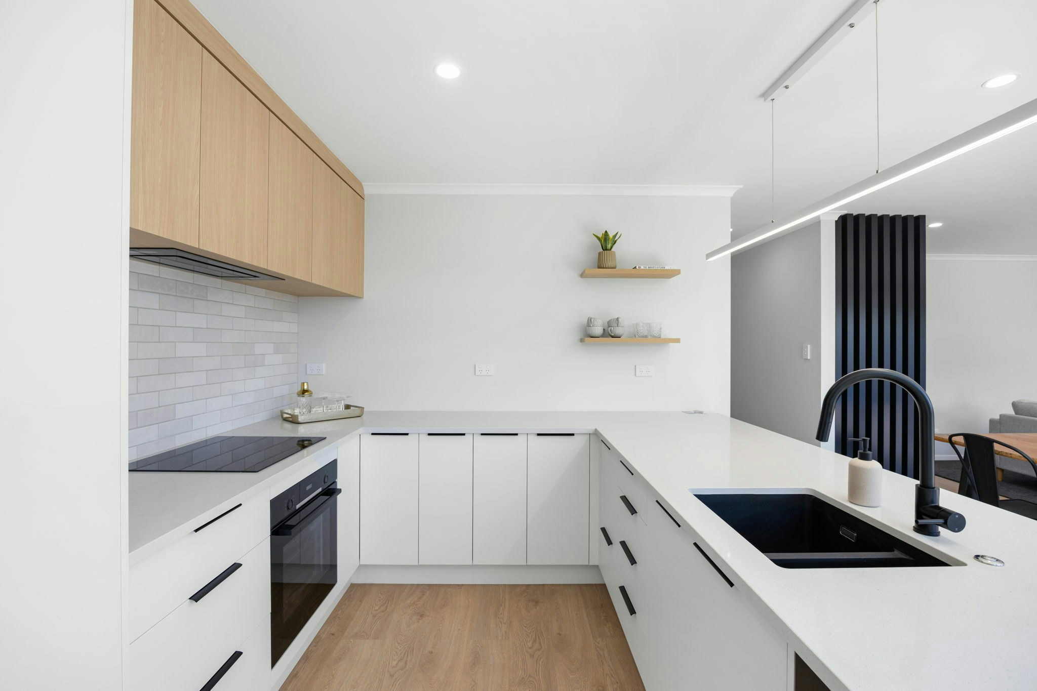 6 web or mls in House AR0 5618