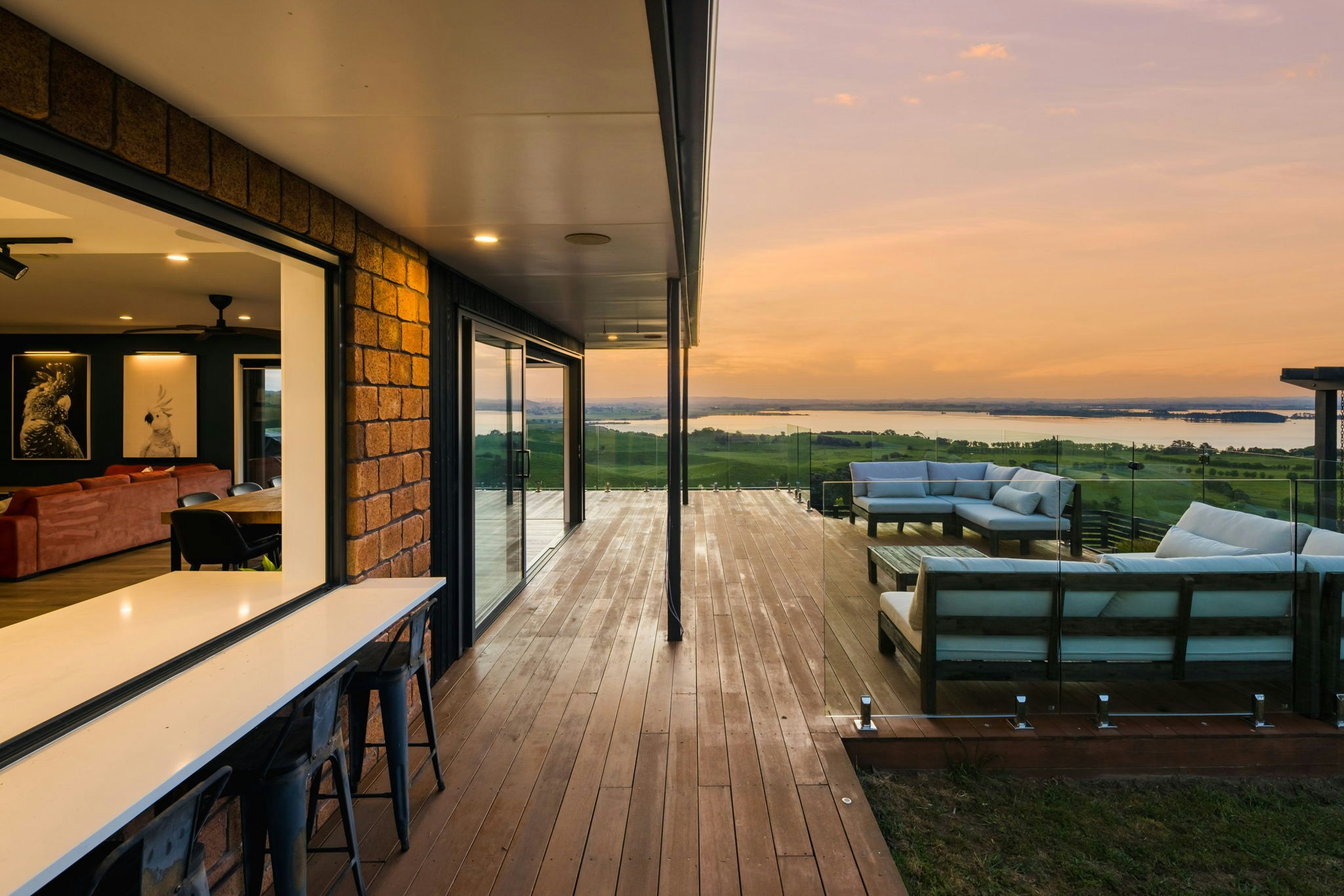 6 web or mls in House AR5 0185