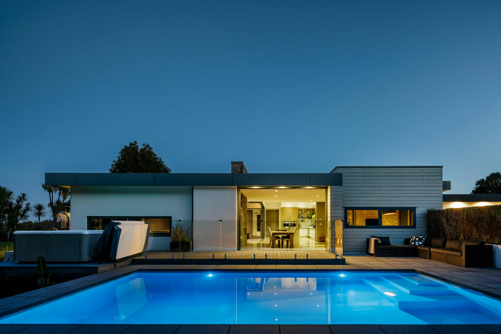 6 web or mls in House AR5 8604