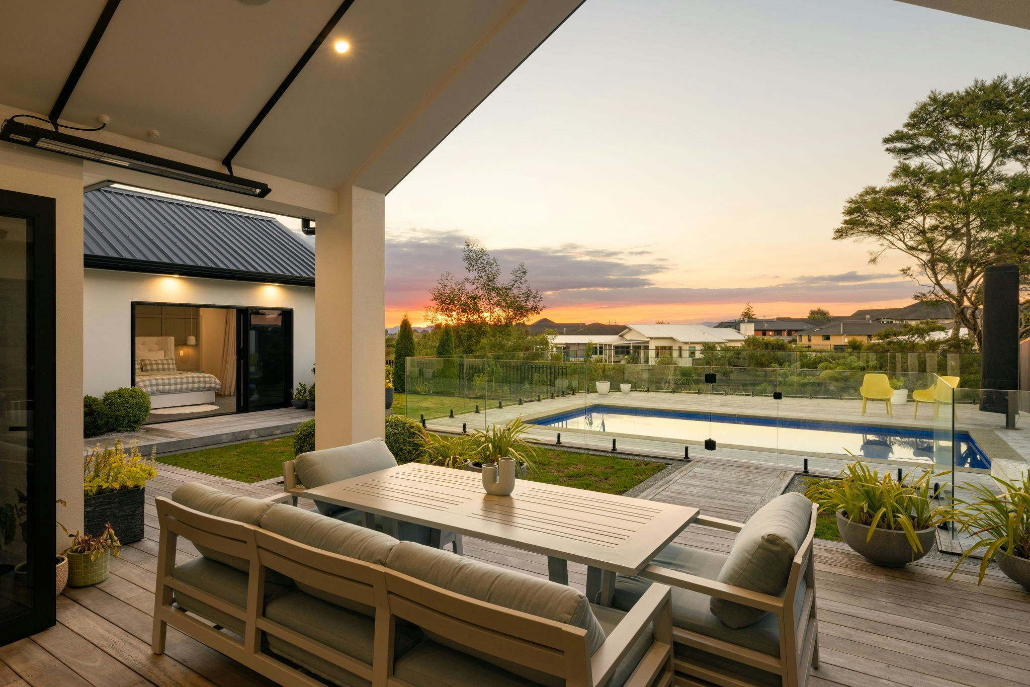 6 web or mls in House SR5 1947