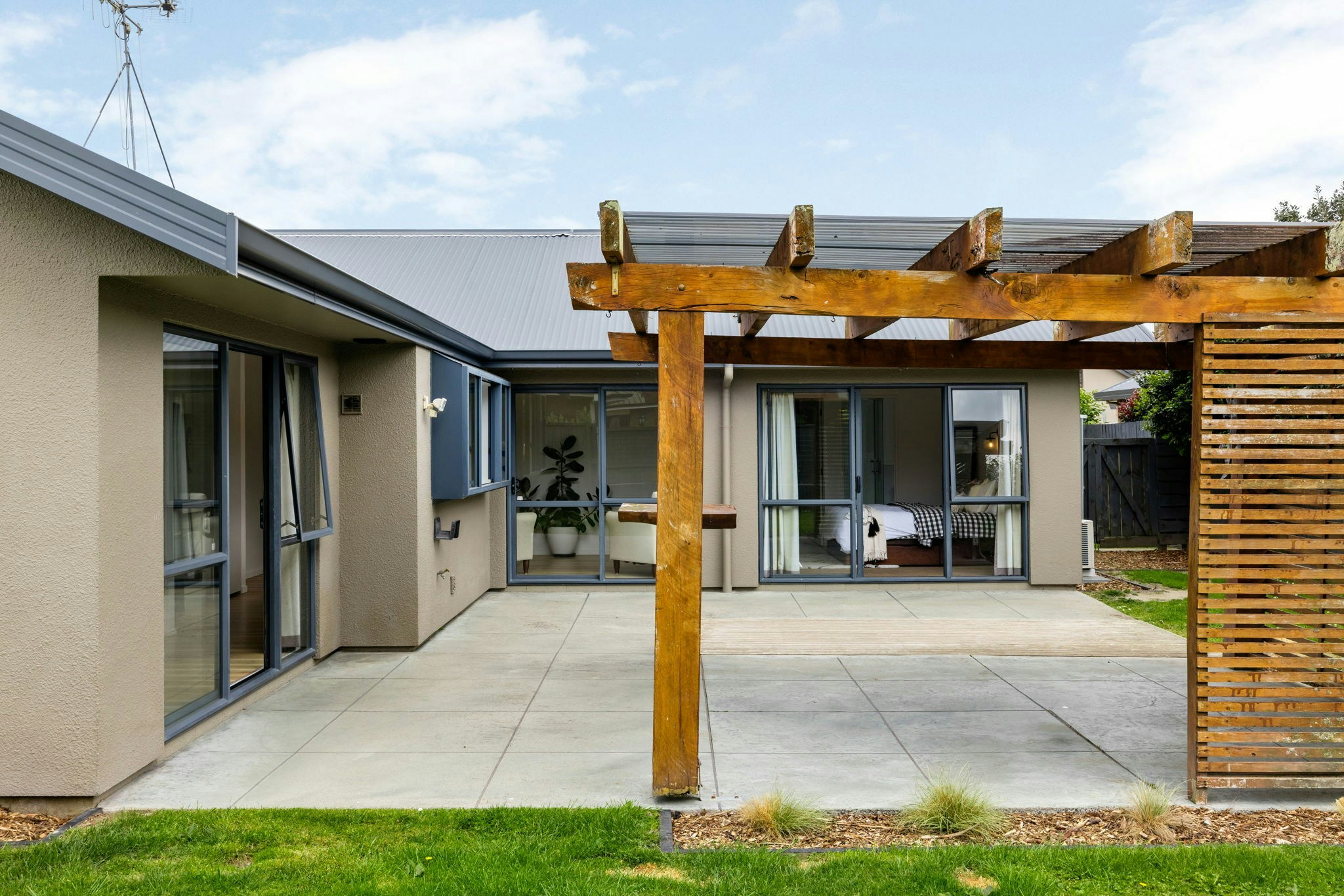 6 web or mls in House SR5 2476