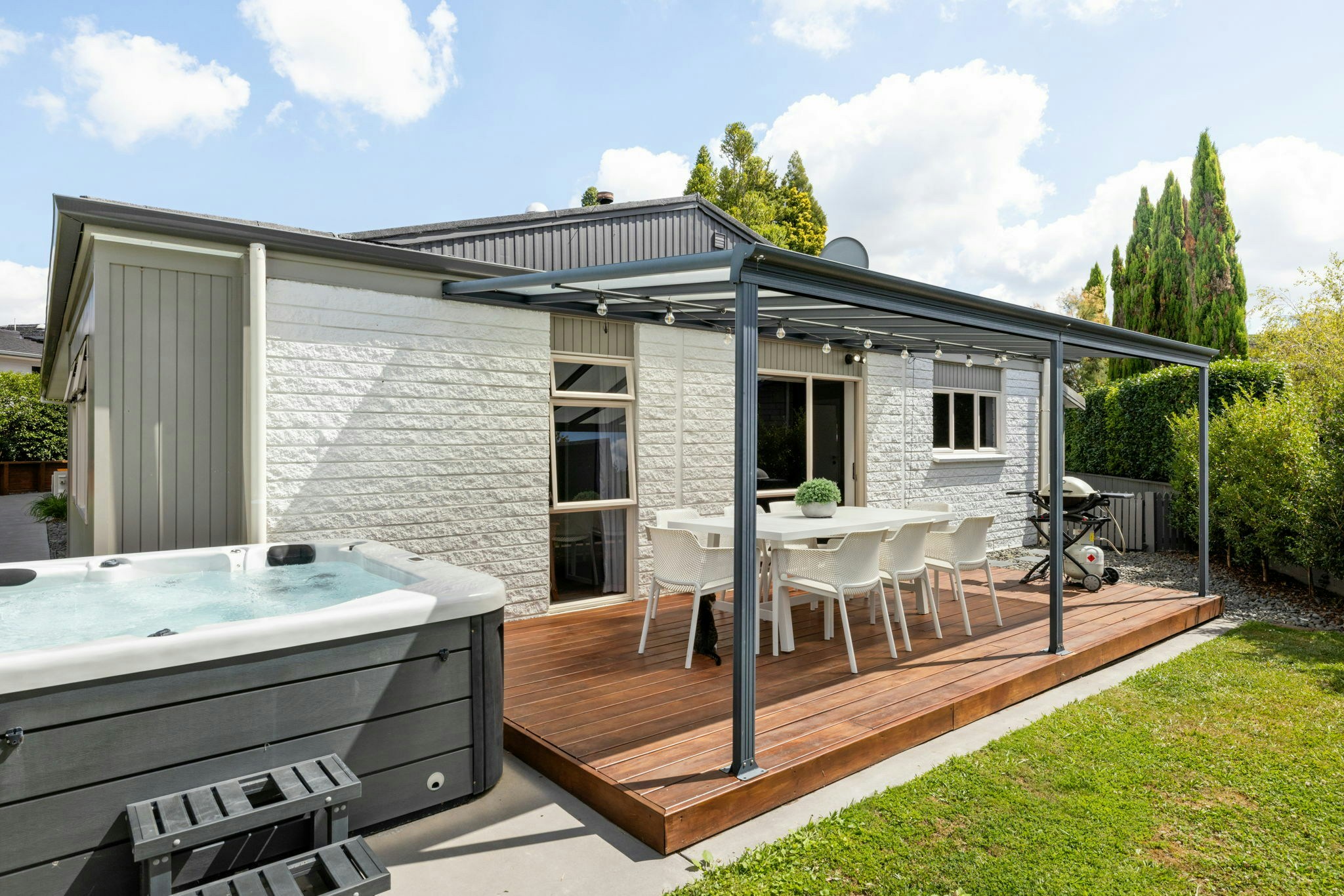 6 web or mls in House SR5 5280