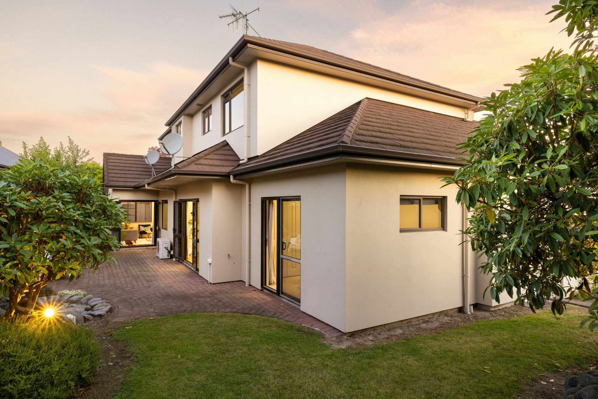 6 web or mls in House SR5 7396