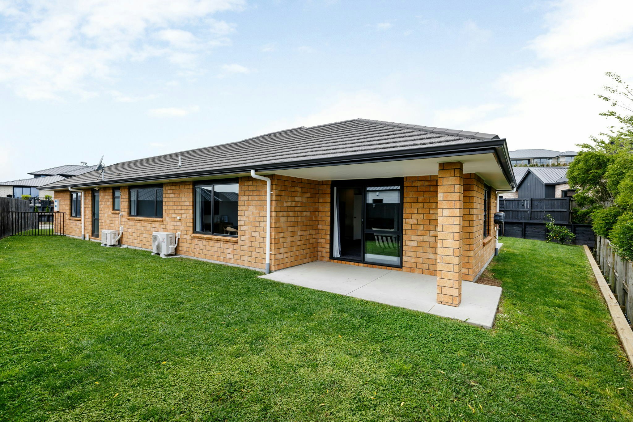 6 web or mls in House SR5 7454