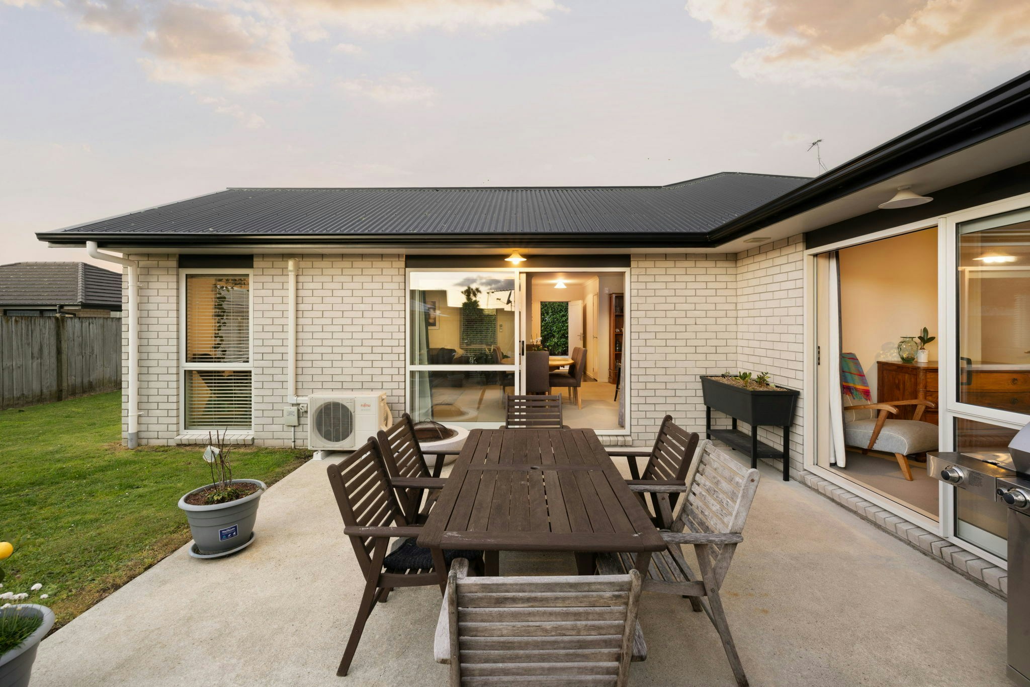 6 web or mls in House SR5 8711