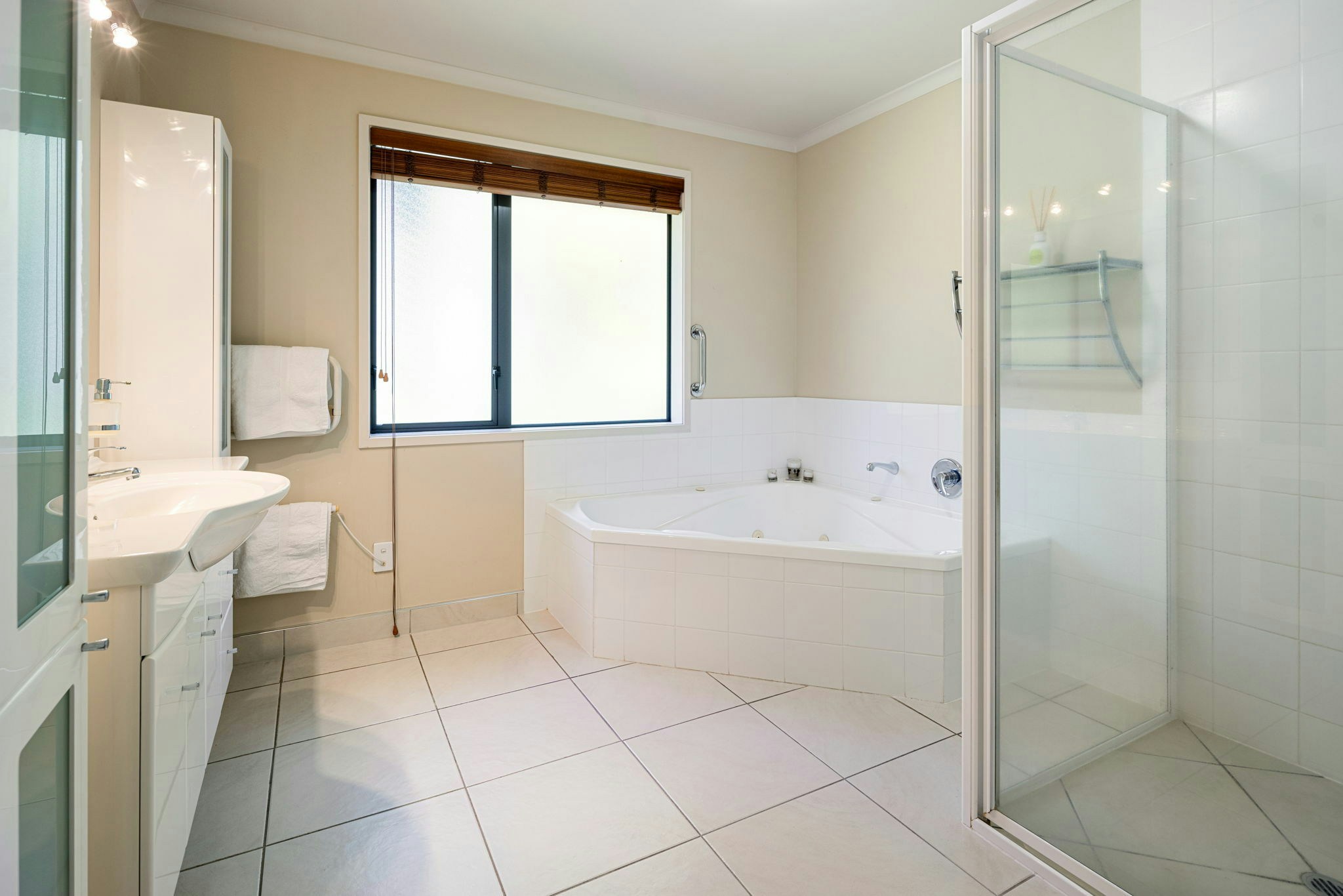 60 web or mls in House AR5 1454