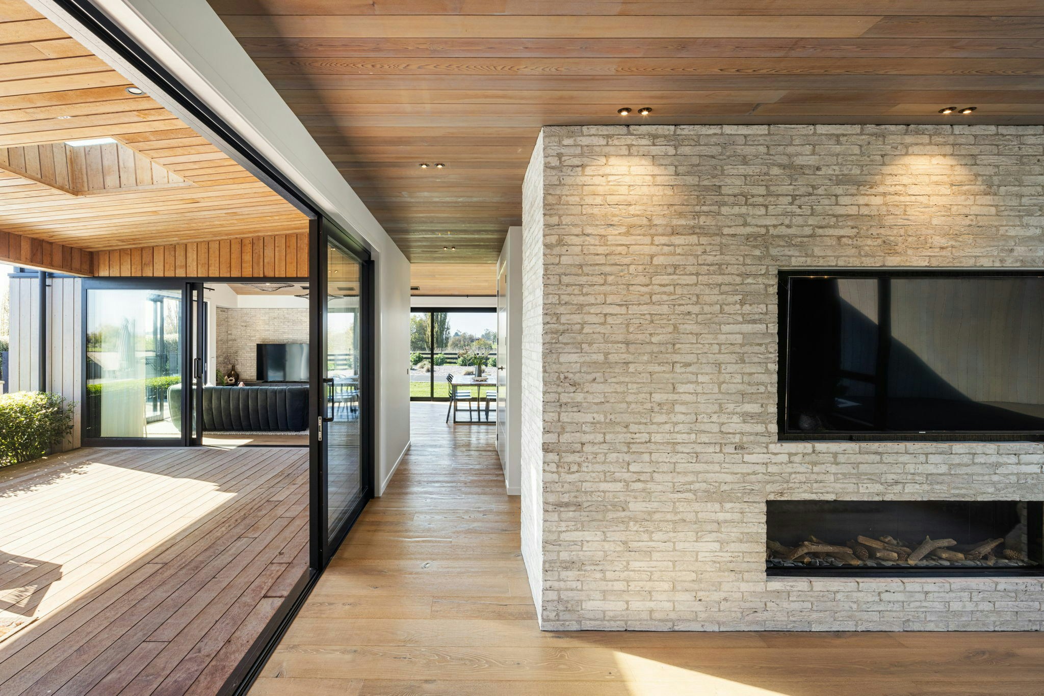 60 web or mls in House AR5 4085