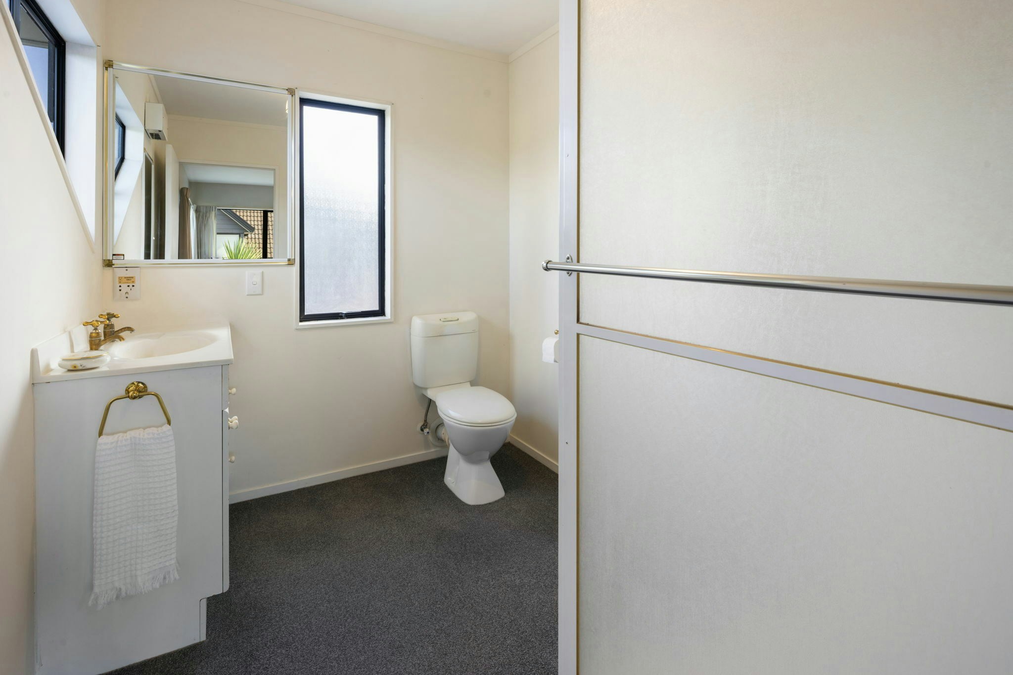 63 web or mls in House AR5 1104