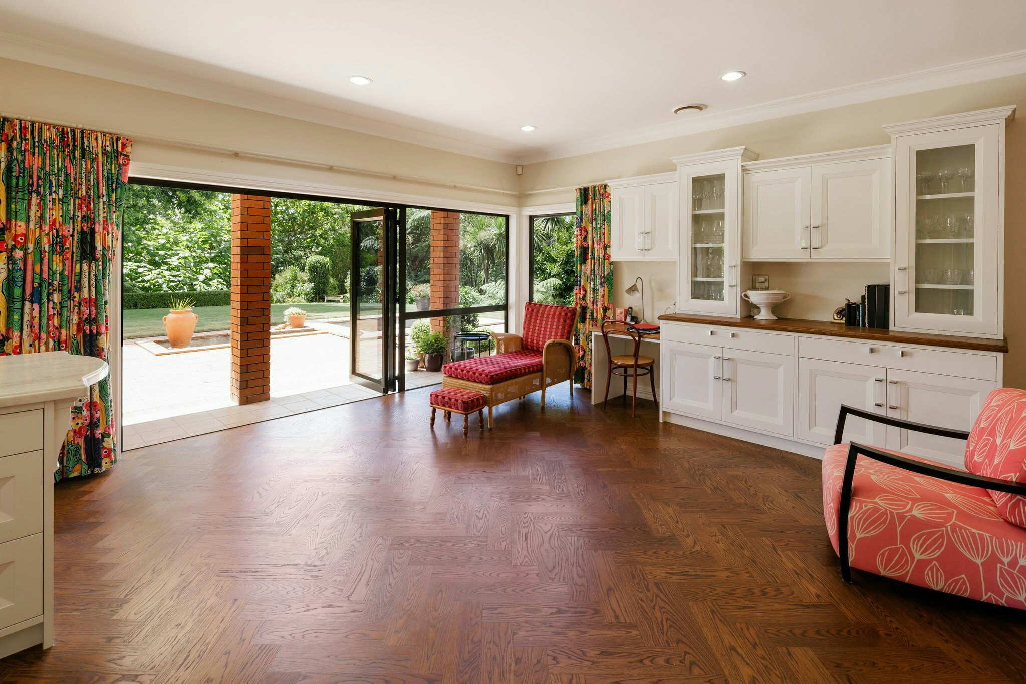 63 web or mls in House AR5 7155