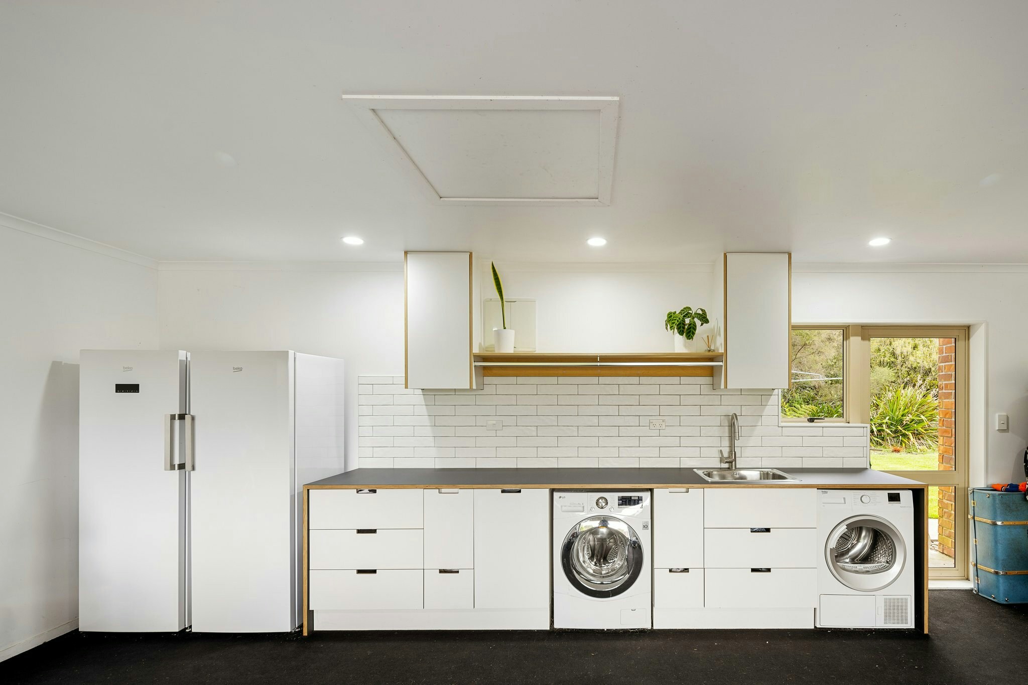 64 web or mls in House AR5 7883