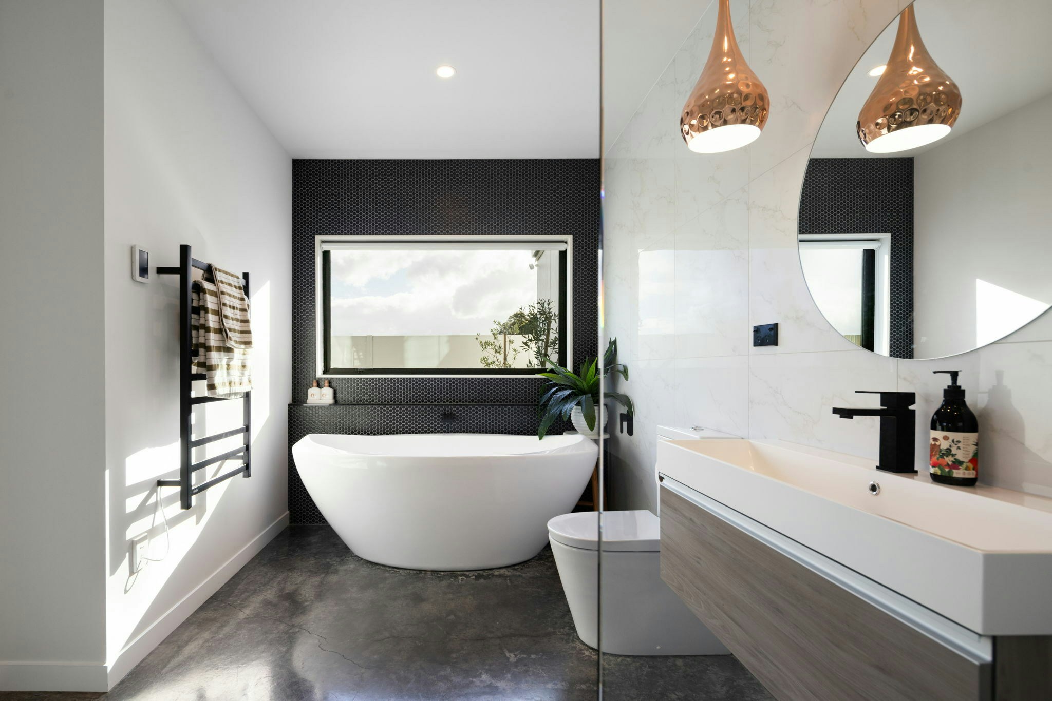 64 web or mls in House AR5 8333