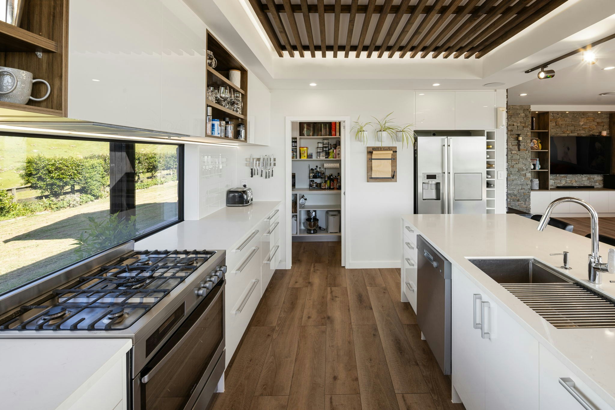 66 web or mls in House AR5 9826