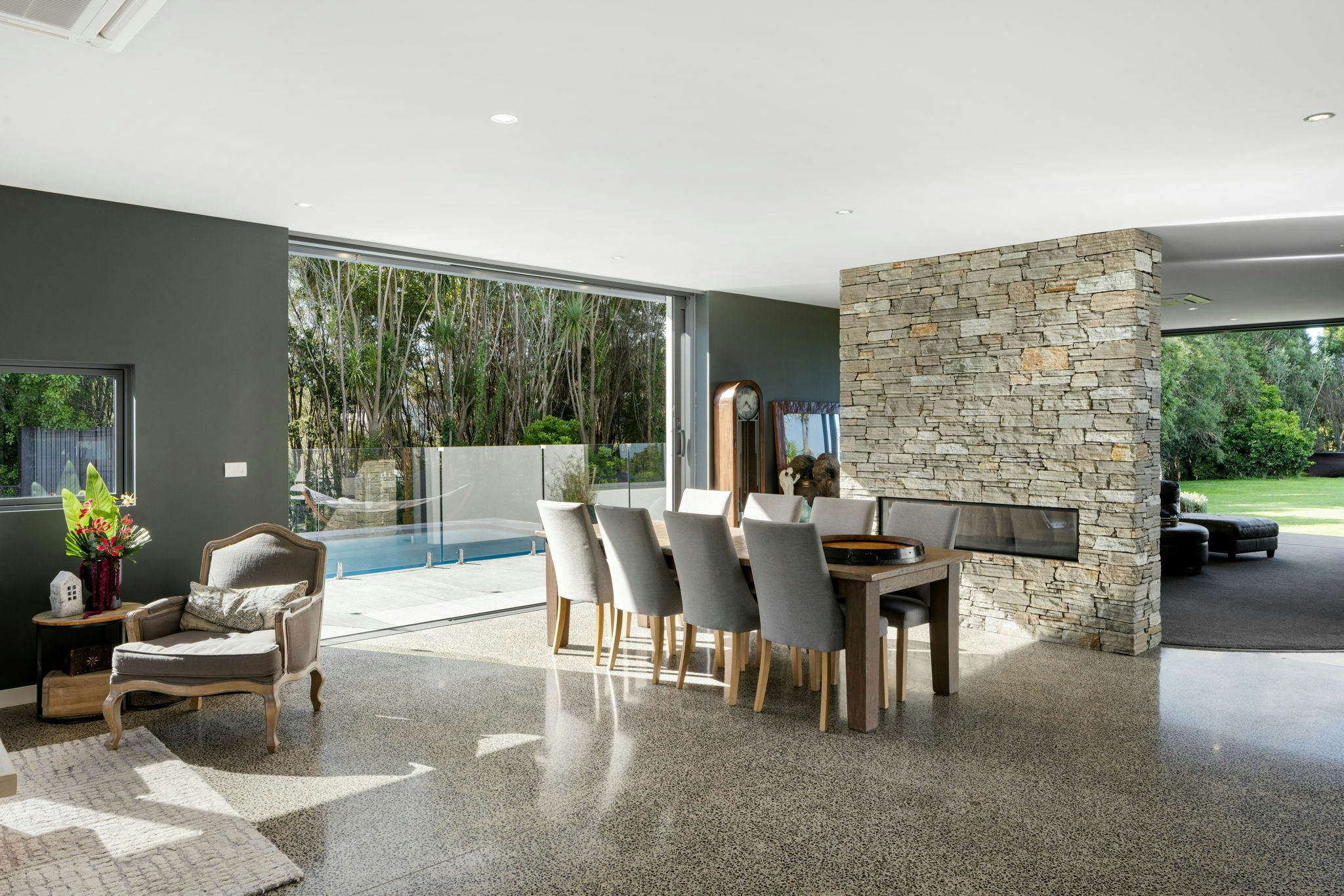 67 web or mls in House AR5 8200