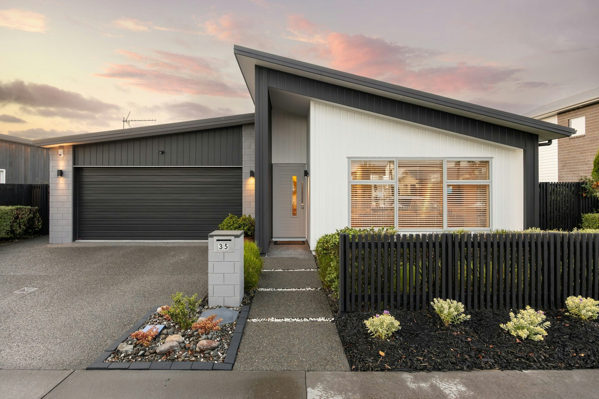 69 web or mls in House AR0 6173