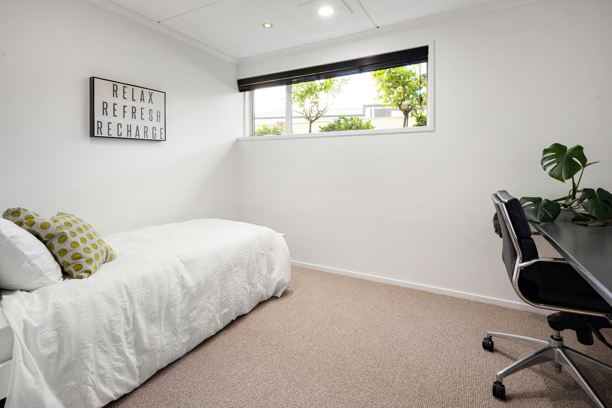 69 web or mls in House AR5 7292